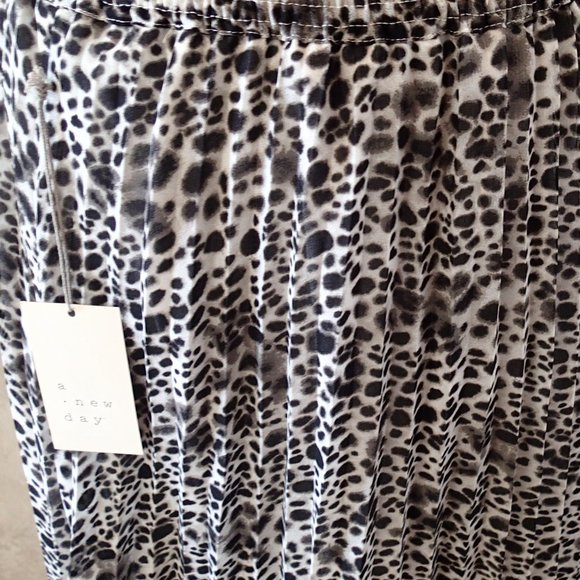 A New Day Skirt Size Small - Picture 2 of 6